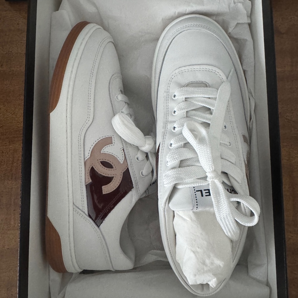 BNIB CHANEL White Sneakers with CC Logo